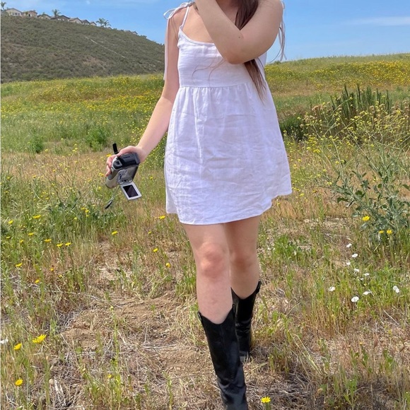 ❌❌ SOLD ❌❌ Reformation White Linen Dress - Picture 2 of 7